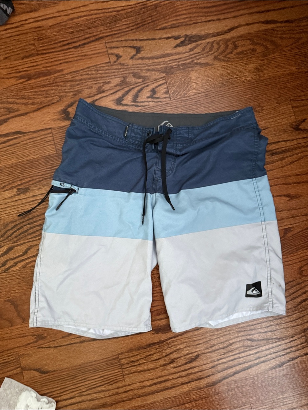 Quiksilver Men’s Navy, Light Blue & White Colorblock Boardshorts